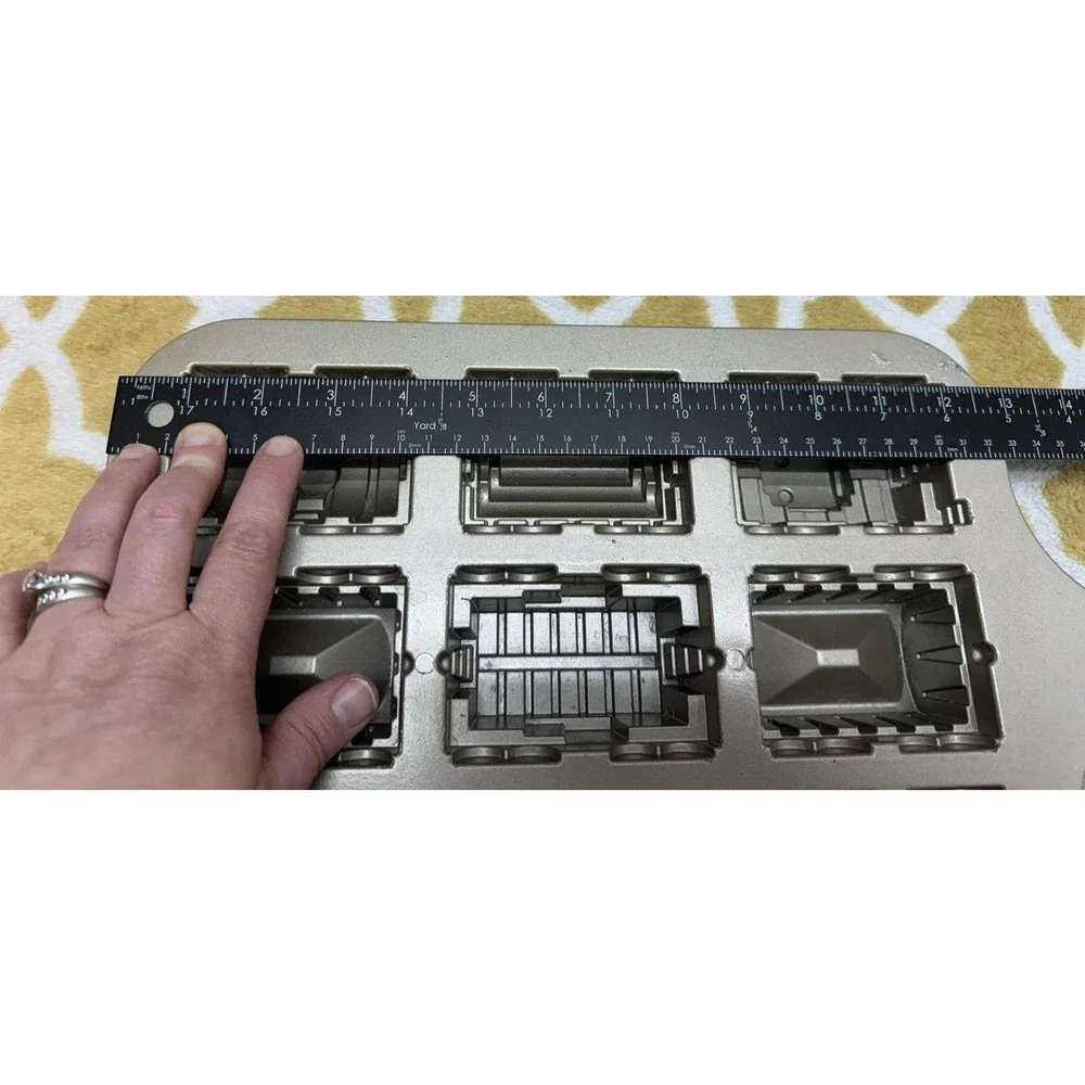 Nordic Ware Train Cake Pan Mold Bundt Cast Aluminum 9 Train Cars 3D EUC